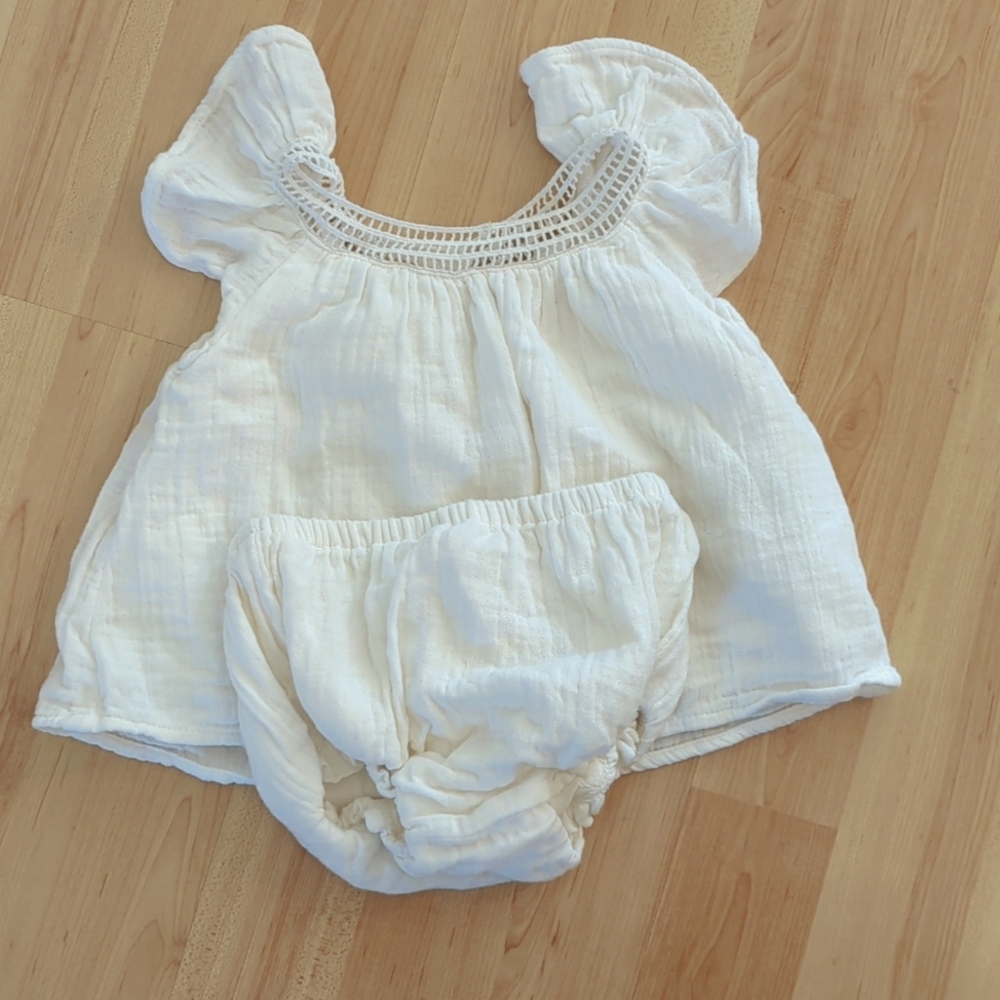 VGUC white Baby Gap Set 12-18